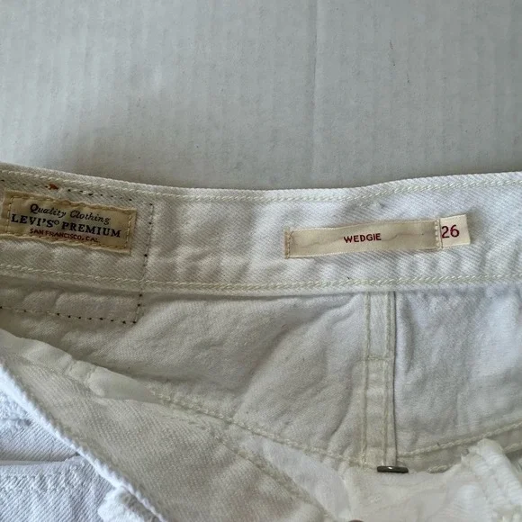 Levis Premium White Wedgie Jeans Sz 26 - Picture 3 of 9